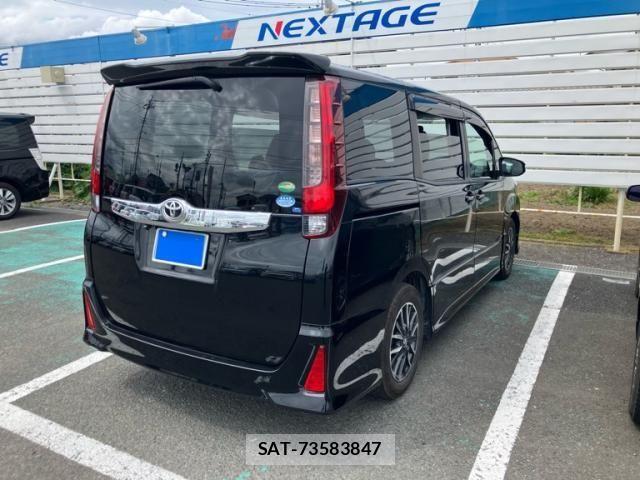 Toyota NOAH 2015-02 7222776-3