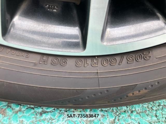 Toyota NOAH 2015-02 7222776-7