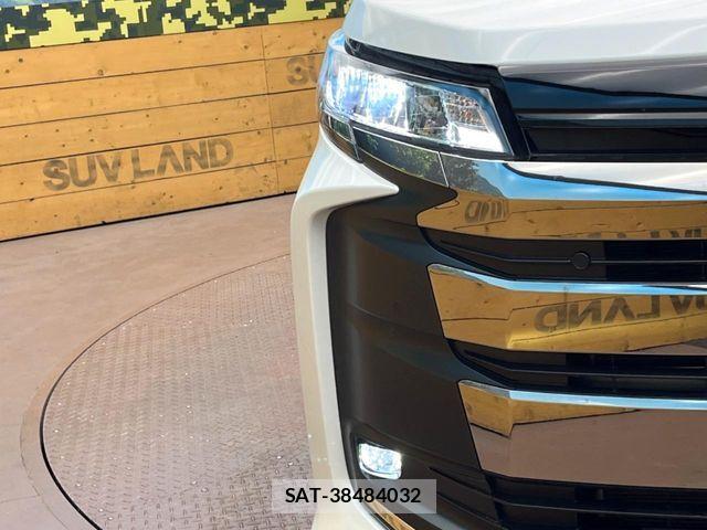 Toyota NOAH 2023-07 7222799-12