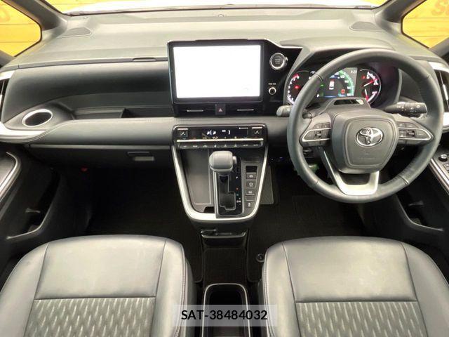 Toyota NOAH 2023-07 7222799-1
