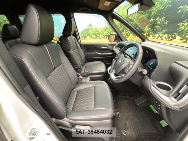 Toyota NOAH 2023-07 7222799-7
