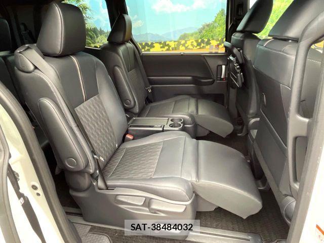 Toyota NOAH 2023-07 7222799-8