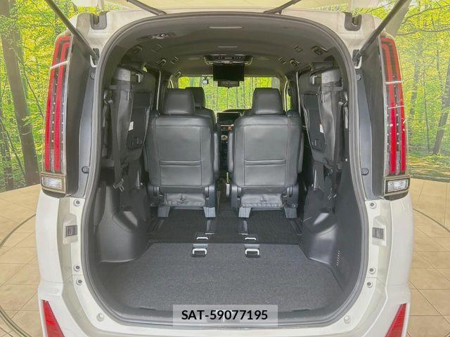 Toyota NOAH 2018-11 7222782-10