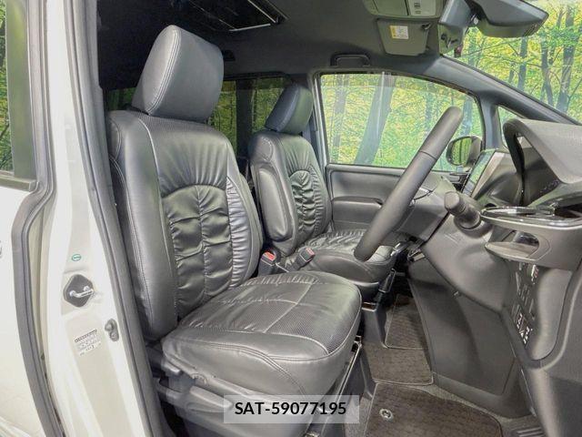 Toyota NOAH 2018-11 7222782-7