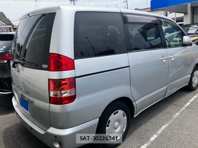 Toyota NOAH 2003-08 7251753-6