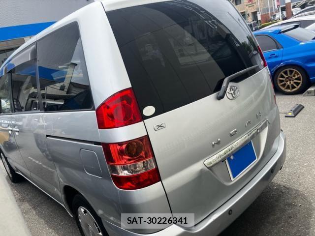 Toyota NOAH 2003-08 7251753-7