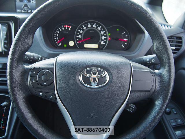 Toyota NOAH 2021-07 7251747-12