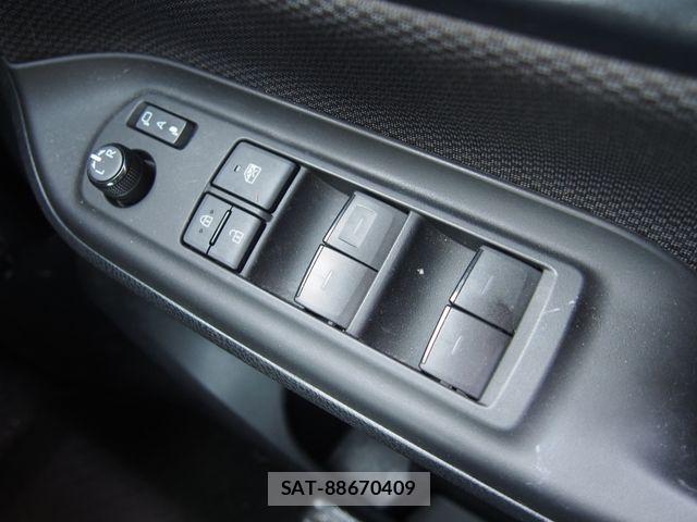 Toyota NOAH 2021-07 7251747-14