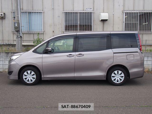 Toyota NOAH 2021-07 7251747-18