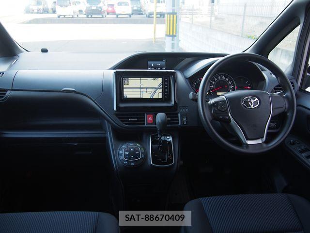 Toyota NOAH 2021-07 7251747-1