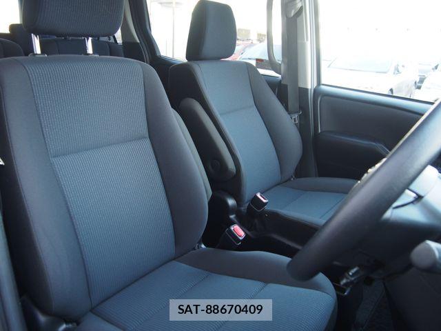 Toyota NOAH 2021-07 7251747-4