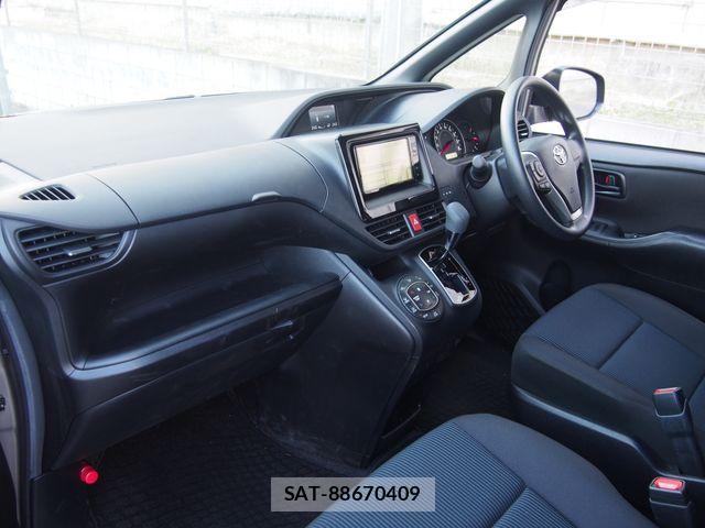 Toyota NOAH 2021-07 7251747-5