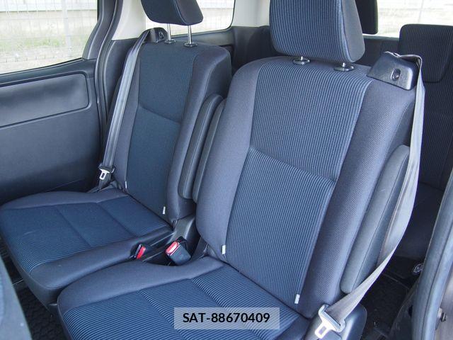 Toyota NOAH 2021-07 7251747-6