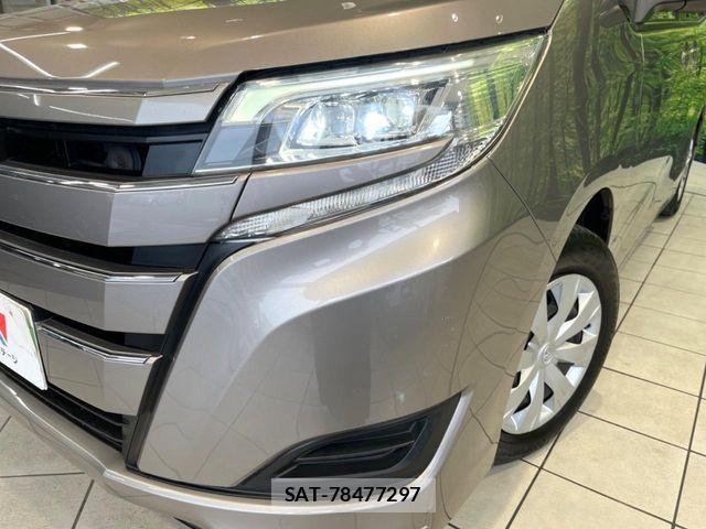 Toyota NOAH 2017-08 7251746-12