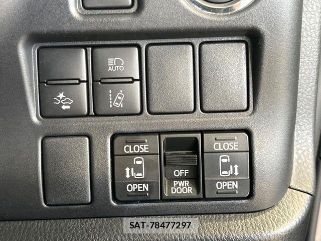 Toyota NOAH 2017-08 7251746-5