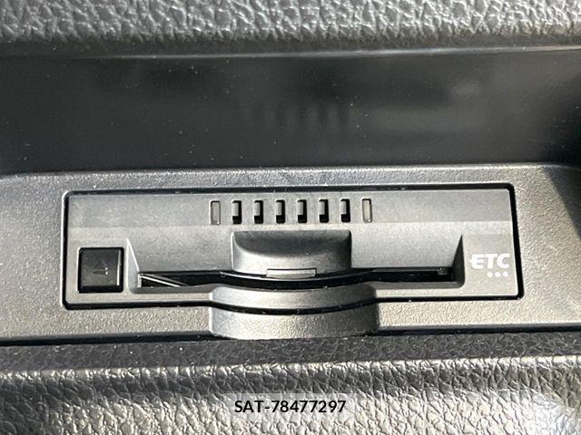 Toyota NOAH 2017-08 7251746-6