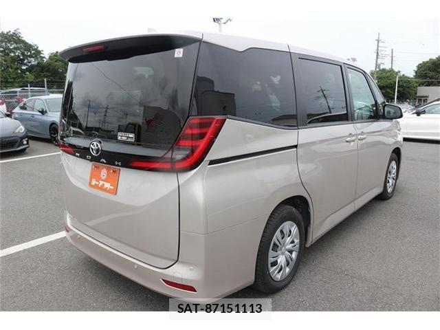 Toyota NOAH 2023-07 7251750-12