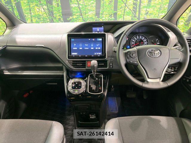 Toyota NOAH 2018-02 7250344-1