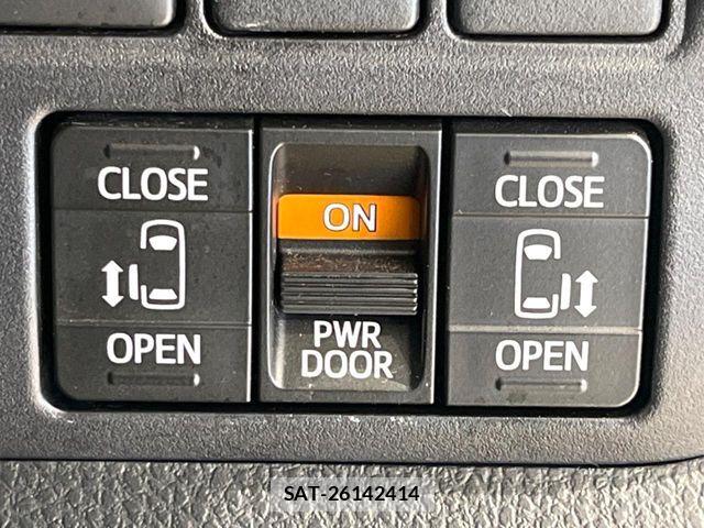 Toyota NOAH 2018-02 7250344-4