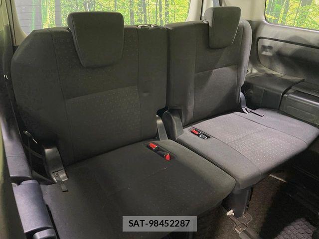 Toyota NOAH 2016-09 7250376-9