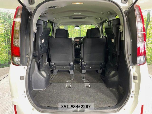 Toyota NOAH 2016-09 7250376-10