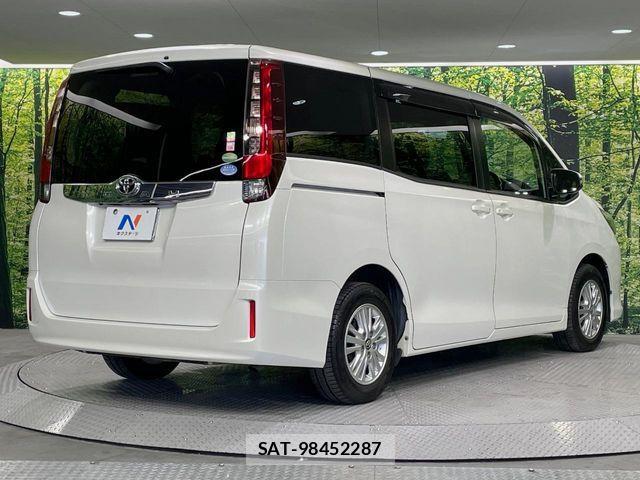 Toyota NOAH 2016-09 7250376-17