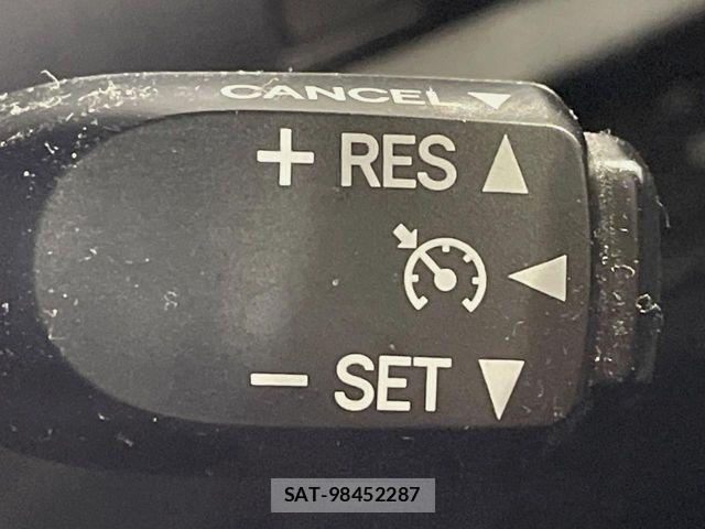 Toyota NOAH 2016-09 7250376-6