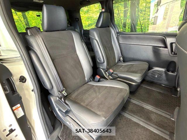 Toyota NOAH 2019-07 7250043-8