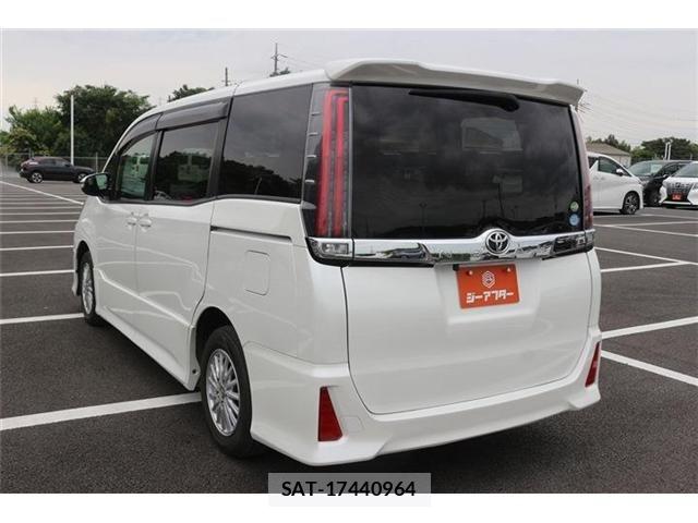 Toyota NOAH 2017-07 7251748-9