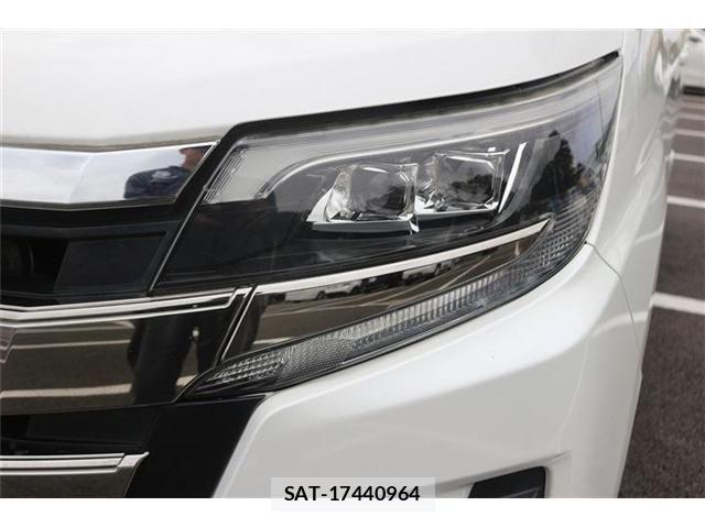 Toyota NOAH 2017-07 7251748-11