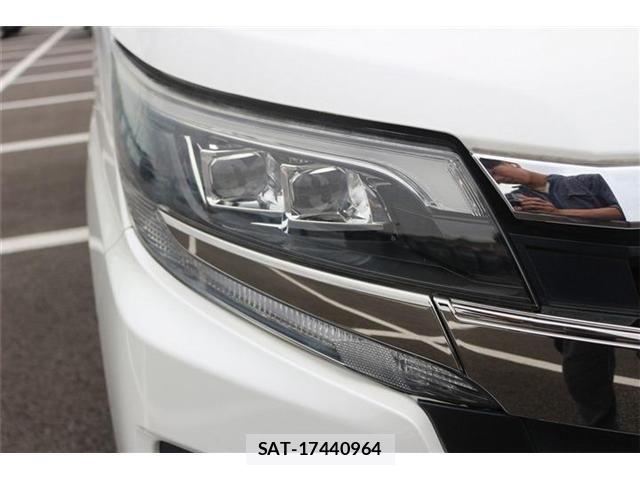 Toyota NOAH 2017-07 7251748-12