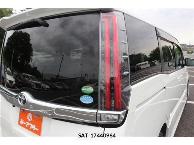Toyota NOAH 2017-07 7251748-20