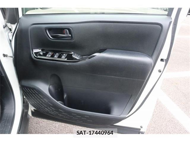 Toyota NOAH 2017-07 7251748-23