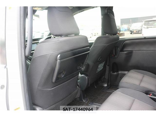 Toyota NOAH 2017-07 7251748-28