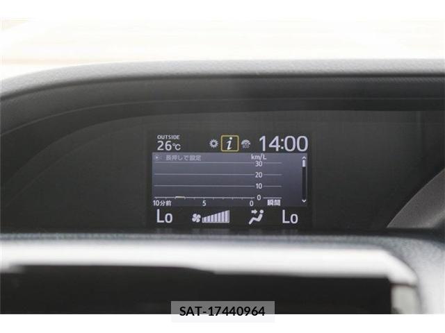 Toyota NOAH 2017-07 7251748-2