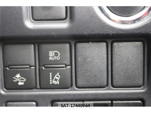 Toyota NOAH 2017-07 7251748-4