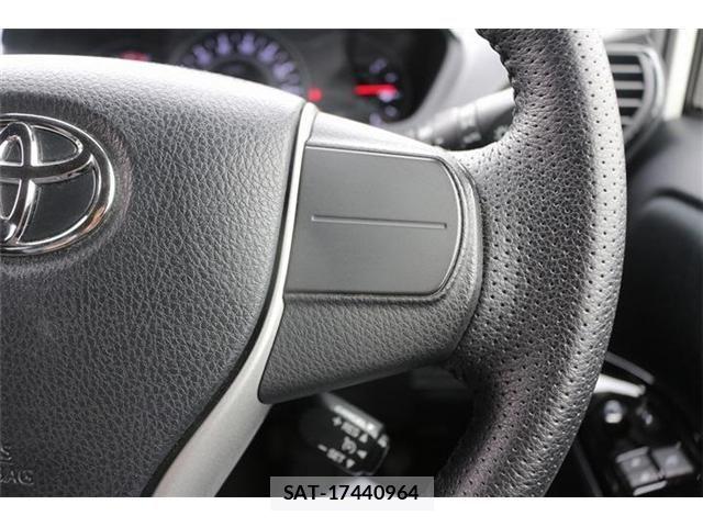 Toyota NOAH 2017-07 7251748-5
