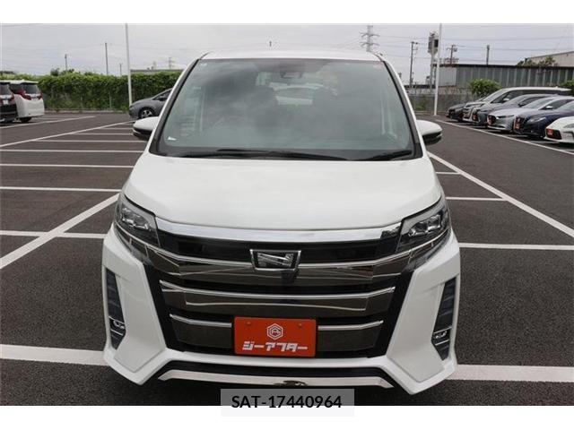 Toyota NOAH 2017-07 7251748-6