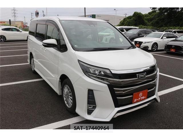 Toyota NOAH 2017-07 7251748-7