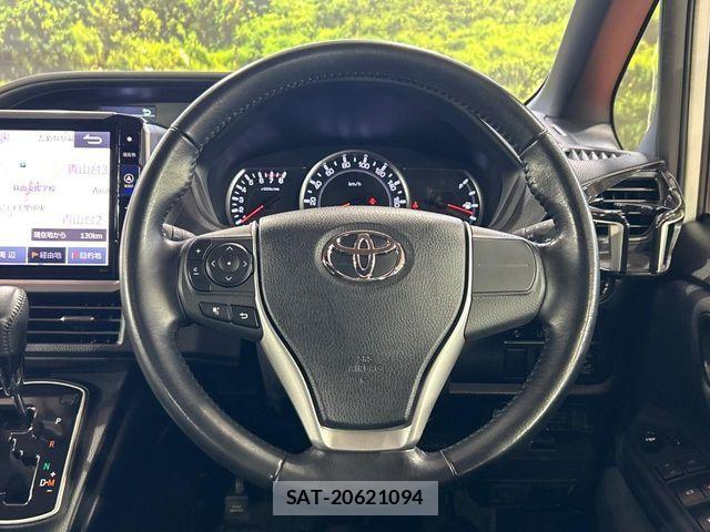Toyota NOAH 2017-06 7251742-11