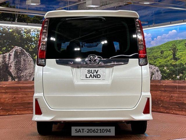 Toyota NOAH 2017-06 7251742-15