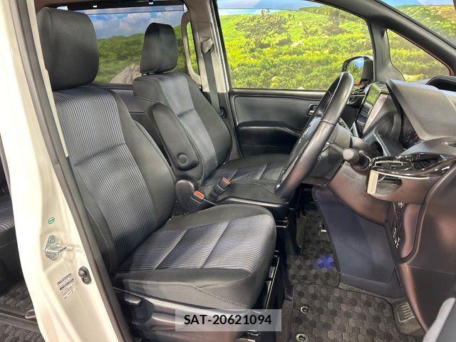 Toyota NOAH 2017-06 7251742-7