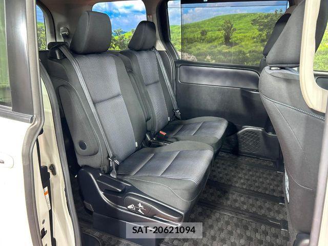 Toyota NOAH 2017-06 7251742-8