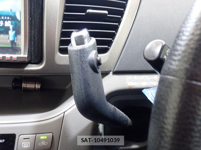 Toyota NOAH 2004-07 7272517-14