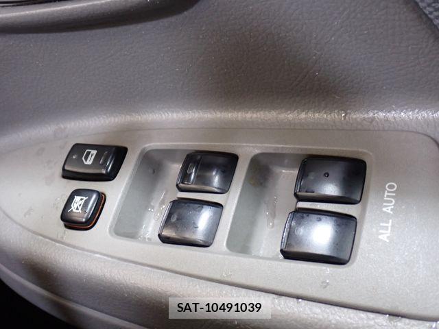 Toyota NOAH 2004-07 7272517-18