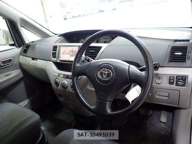 Toyota NOAH 2004-07 7272517-1