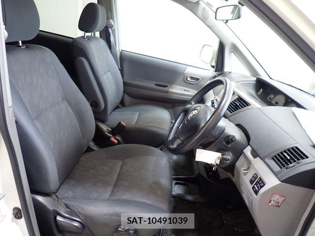 Toyota NOAH 2004-07 7272517-19