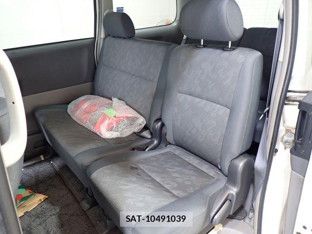Toyota NOAH 2004-07 7272517-20