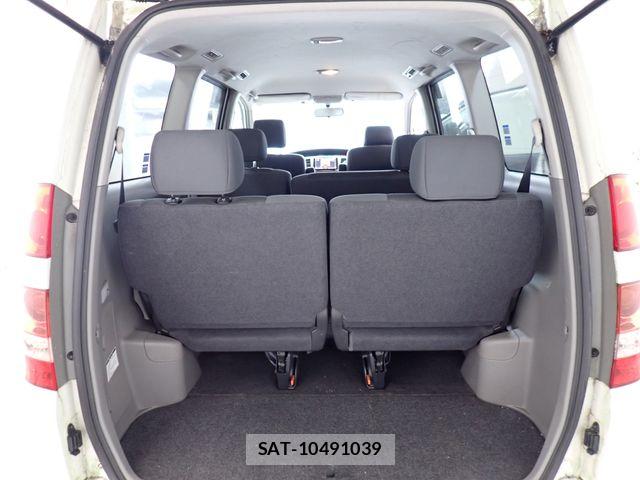 Toyota NOAH 2004-07 7272517-23