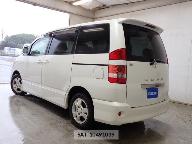 Toyota NOAH 2004-07 7272517-2